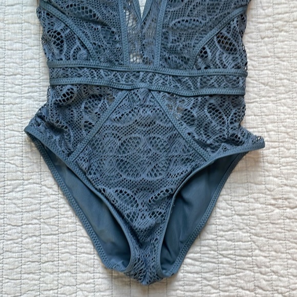 BECCA by Rebecca Virtue Color Play Show & Tell Plunge One Piece Swimsuit - XS - Picture 3 of 7